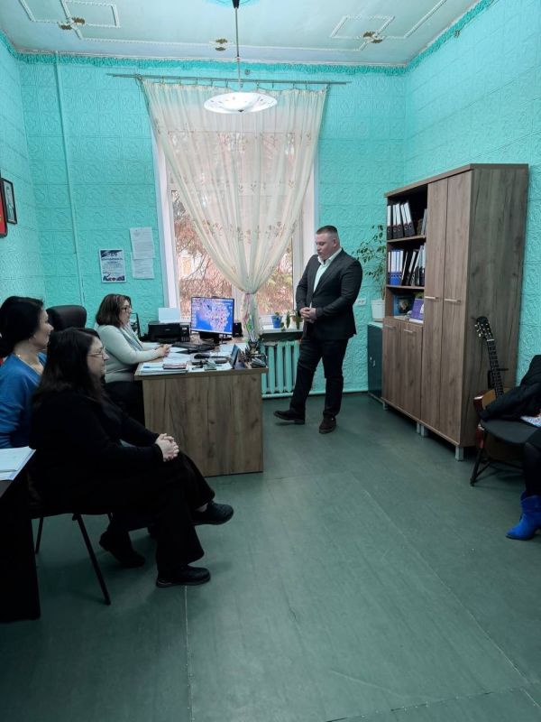 Начальник Новосветского территориального отдела Дмитрий Пасько провел встречу с трудовым коллективом Новосветского ДК Начальник Новосветского территориального отдела Дмитрий Пасько провел встречу с трудовым коллективом Новосветского ДК