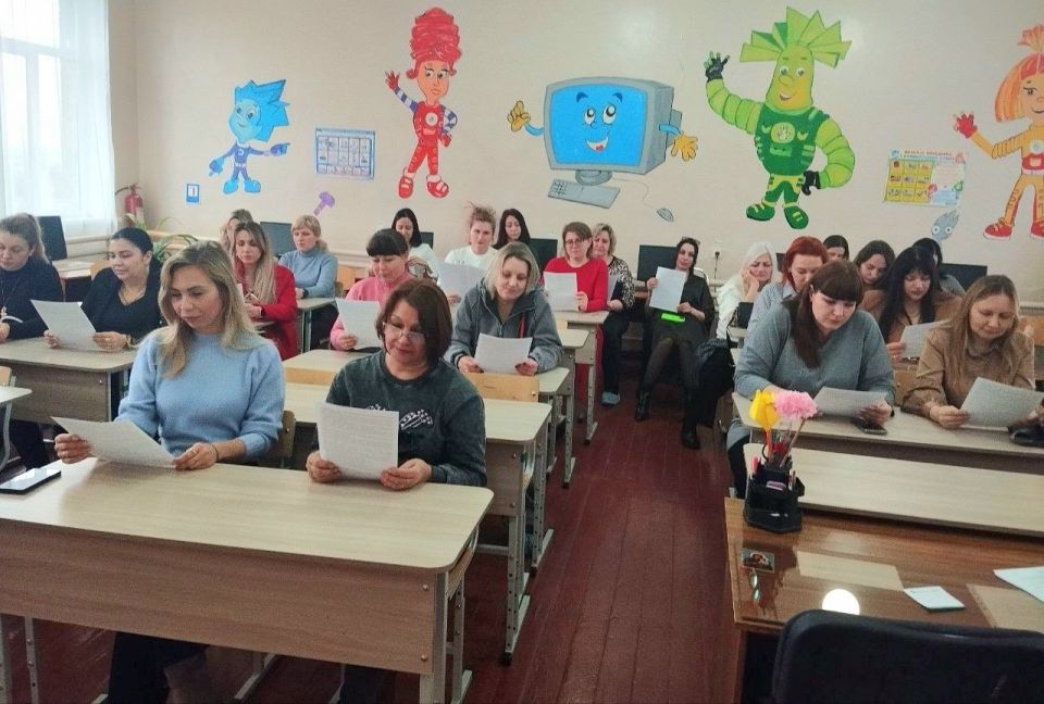 Чтобы оградить детей от жестокости и насилия, а также обеспечить соблюдение их прав, в образовательных учреждениях городкого округа Макеевка были организованы родительские собрания «Детство без насилия и жестокости» Чтобы оградить детей от жестокости и насилия, а также обеспечить соблюдение их прав, в образовательных учреждениях городкого округа Макеевка были организованы родительские собрания «Детство без насилия и жестокости»