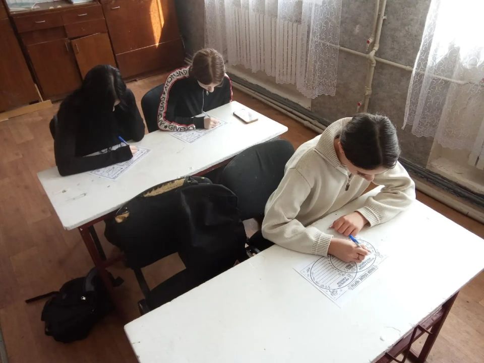 В школах Шахтерского округа провели профориентационные занятия «Поговори с родителями» В школах Шахтерского округа провели профориентационные занятия «Поговори с родителями»