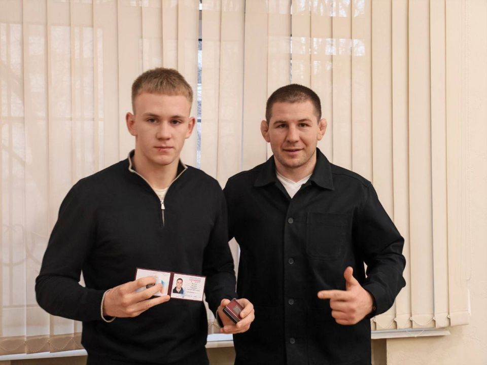 Вручил заслуженные удостоверения и значки «Мастер спорта России» 13 нашим талантливым спортсменам Вручил заслуженные удостоверения и значки «Мастер спорта России» 13 нашим талантливым спортсменам