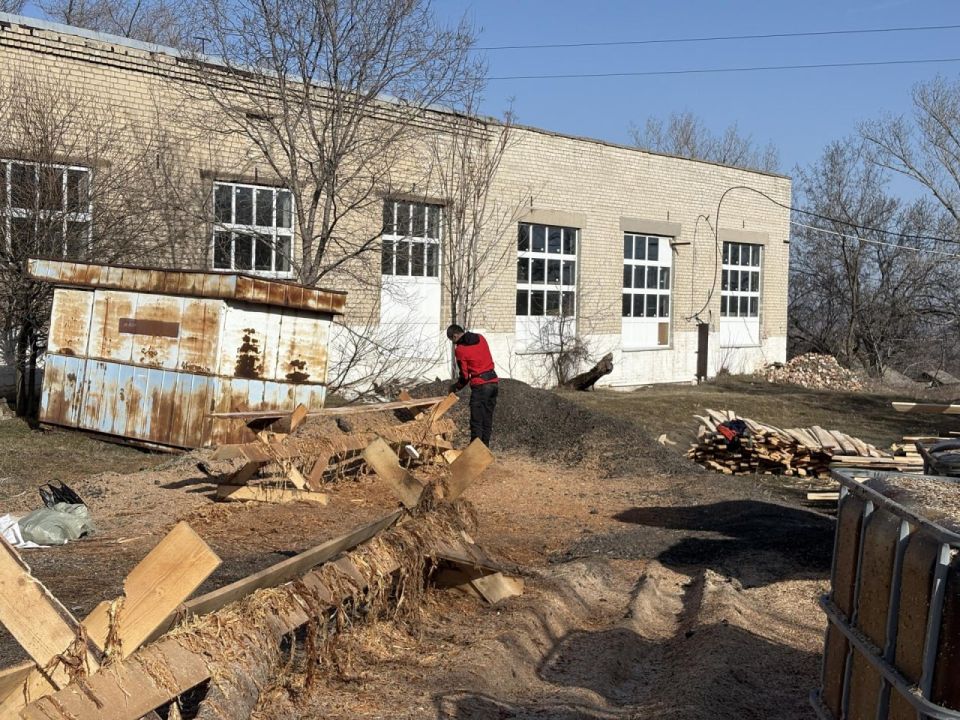 Александр Шатов: Сахалинская область приступила к работам на кровле отделения хирургии шахтерской больницы Александр Шатов: Сахалинская область приступила к работам на кровле отделения хирургии шахтерской больницы