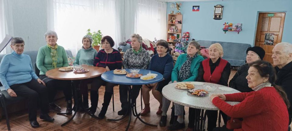 Сегодня, 18 марта при поддержке «Совета женщин города Макеевки» Регионального отделения «Союз женщин России» Донецкой Народной Республики в «Центре социального обслуживания населения Советского района города Макеевки» прошел... Сегодня, 18 марта при поддержке «Совета женщин города Макеевки» Регионального отделения «Союз женщин России» Донецкой Народной Республики в «Центре социального обслуживания населения Советского района города Макеевки» прошел...