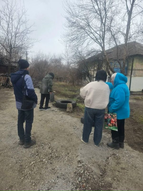 Встреча с населением. 18 марта депутат Енакиевского городского совета, фракции Единая Россия Елена Лысенко провела встречу с населением по адресу: г. Енакиево, пр. Забойщиков, д. 7. В обсуждении приняли участие... Встреча с населением. 18 марта депутат Енакиевского городского совета, фракции Единая Россия Елена Лысенко провела встречу с населением по адресу: г. Енакиево, пр. Забойщиков, д. 7. В обсуждении приняли участие...