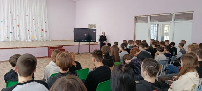 Урок безопасности транспортные полицейские провели для школьников Иловайска и Харцызска