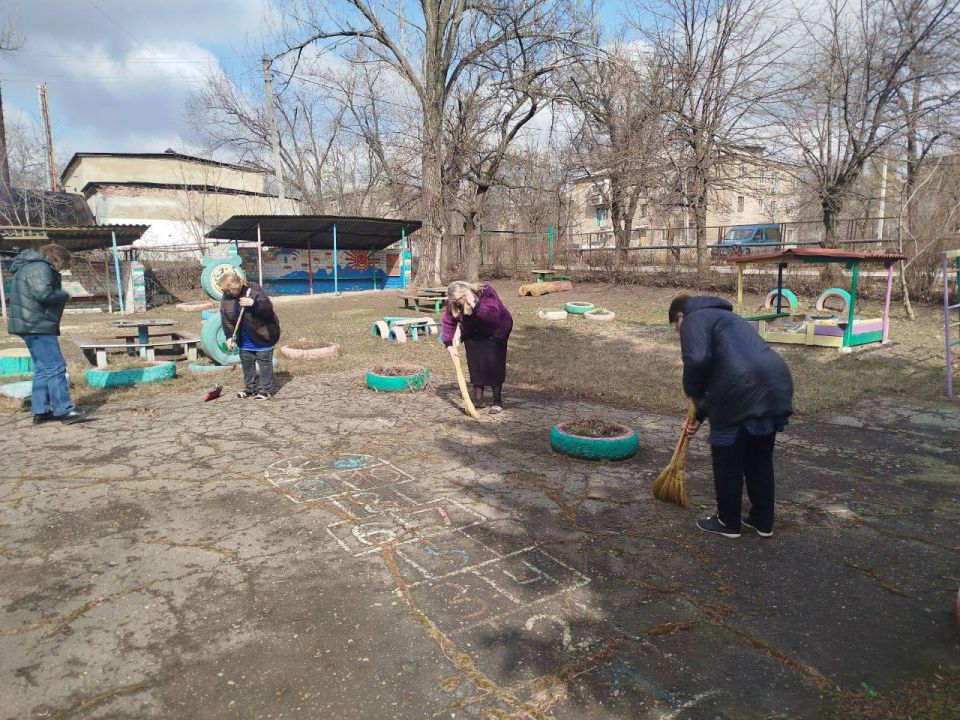 В Центрально-Городском внутригородском районе Макеевки прошла акция «Чистый четверг» в рамках партийного проекта «Городская среда» В Центрально-Городском внутригородском районе Макеевки прошла акция «Чистый четверг» в рамках партийного проекта «Городская среда»