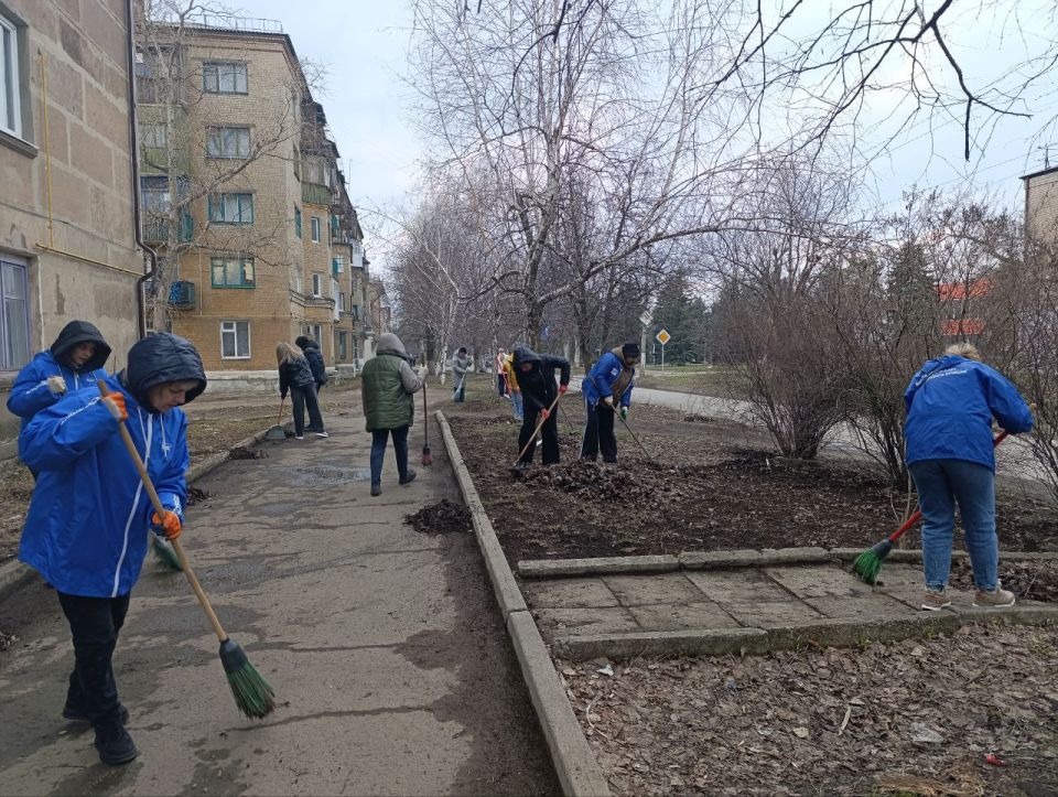 Активисты Ждановки присоединились к акции «Чистый четверг» Активисты Ждановки присоединились к акции «Чистый четверг»