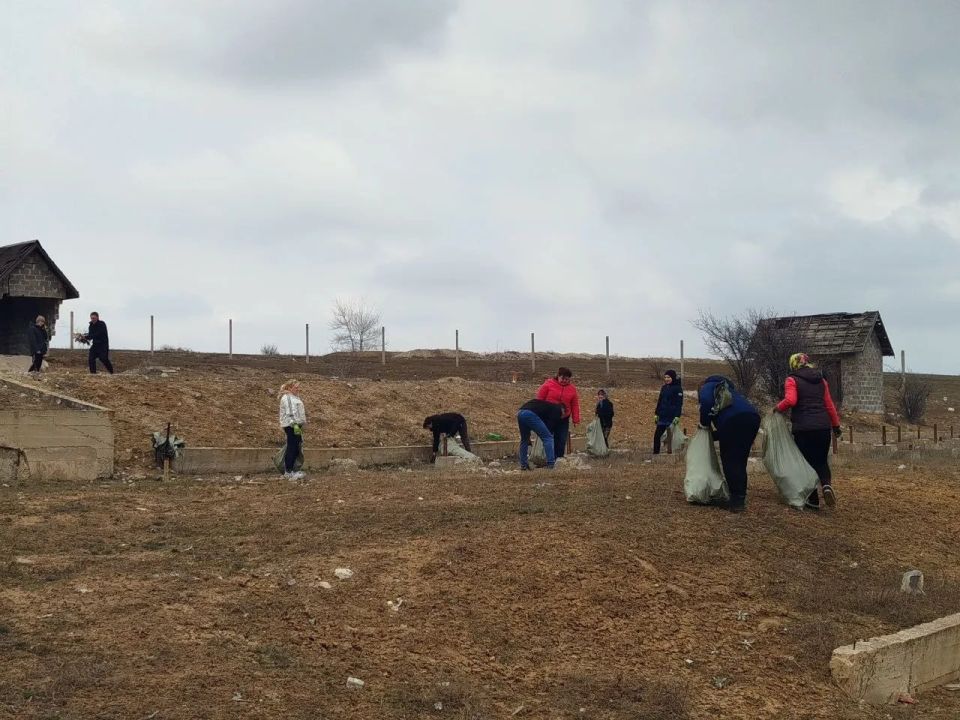 Общие усилия, общий результат: Субботник в сёлах Старобешевского округа Общие усилия, общий результат: Субботник в сёлах Старобешевского округа
