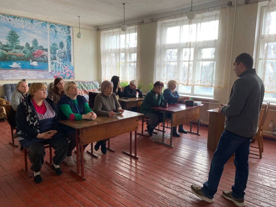 19 марта заместитель главы администрации городского округа Торез Александр Остапенко провел встречу с трудовым коллективом ГБОУ "Школа № 22 г. о. Торез" 19 марта заместитель главы администрации городского округа Торез Александр Остапенко провел встречу с трудовым коллективом ГБОУ "Школа № 22 г. о. Торез"