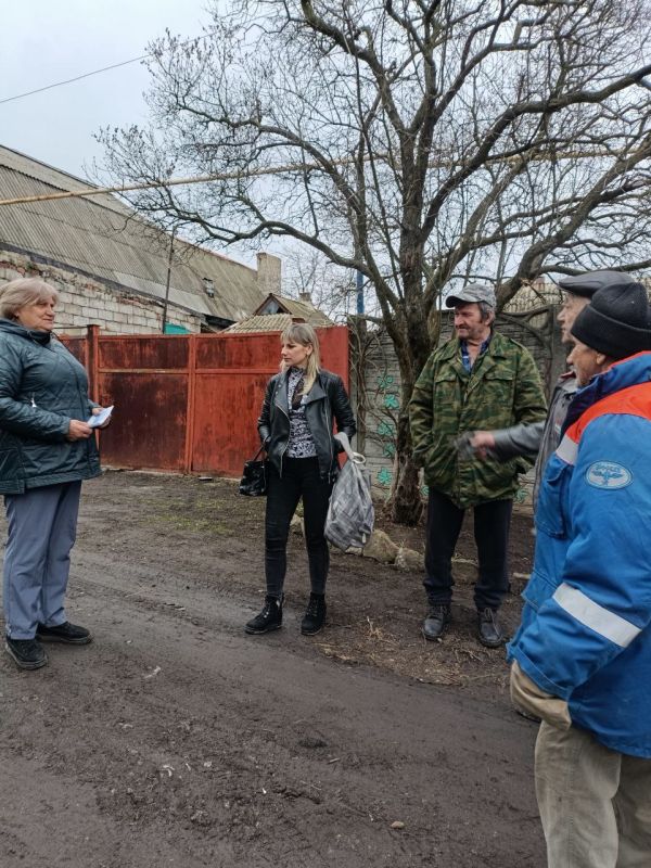 19 марта, спикер-активист Светлана Пархоменко провела встречу с жителями пгт Землянки по ул. Пионерская, 7 19 марта, спикер-активист Светлана Пархоменко провела встречу с жителями пгт Землянки по ул. Пионерская, 7