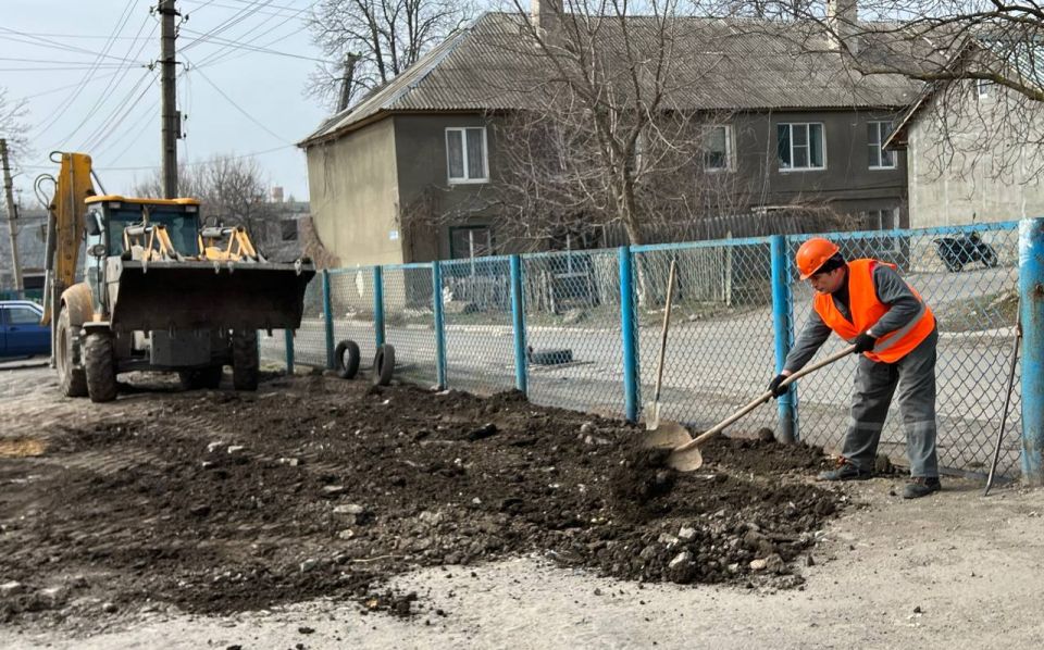 Игорь Лызов: Оперативная сводка на 19.03.2026 года специалисты филиала «Амвросиевкатеплосеть» ГУП ДНР «Донбасстеплоэнерго» успешно ликвидировали порыв на теплосетях в г. Амвросиевка Игорь Лызов: Оперативная сводка на 19.03.2026 года специалисты филиала «Амвросиевкатеплосеть» ГУП ДНР «Донбасстеплоэнерго» успешно ликвидировали порыв на теплосетях в г. Амвросиевка