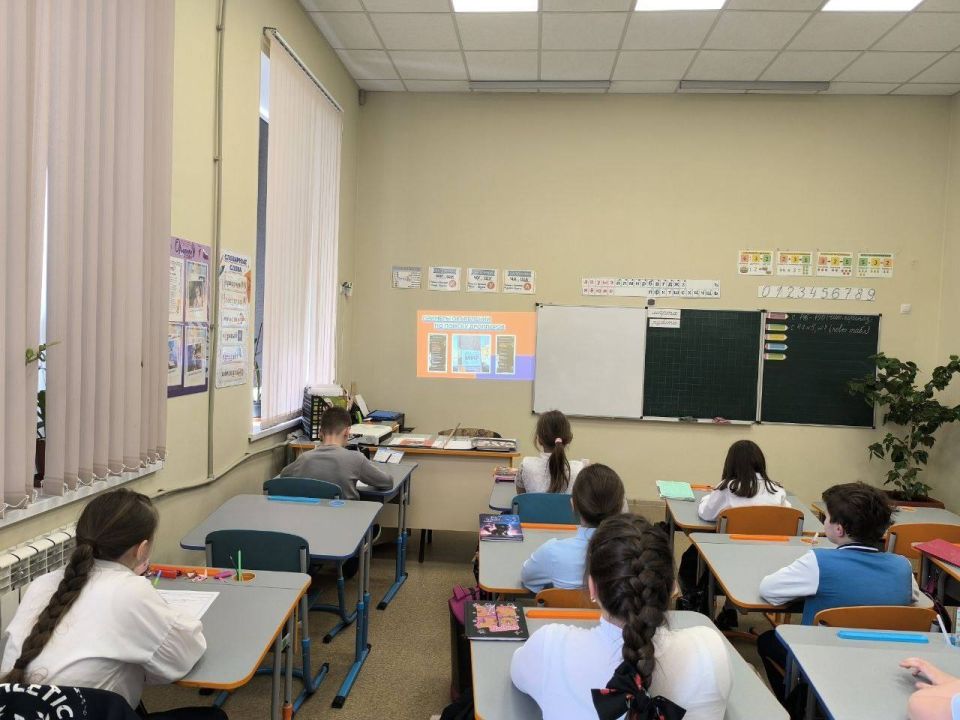 В Мангушской школе №2 прошли уроки цифровой гигиены: подросткам рассказали об опасности «дропперства» В Мангушской школе №2 прошли уроки цифровой гигиены: подросткам рассказали об опасности «дропперства»