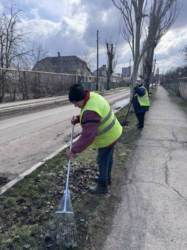 На 19.03.2026г. работниками МУП "ЭКОС" выполнены следующие виды работ: Вывоз мусора по ул. Скрипника. Дорожный смёт и уборка газонов от... На 19.03.2026г. работниками МУП "ЭКОС" выполнены следующие виды работ: Вывоз мусора по ул. Скрипника. Дорожный смёт и уборка газонов от...