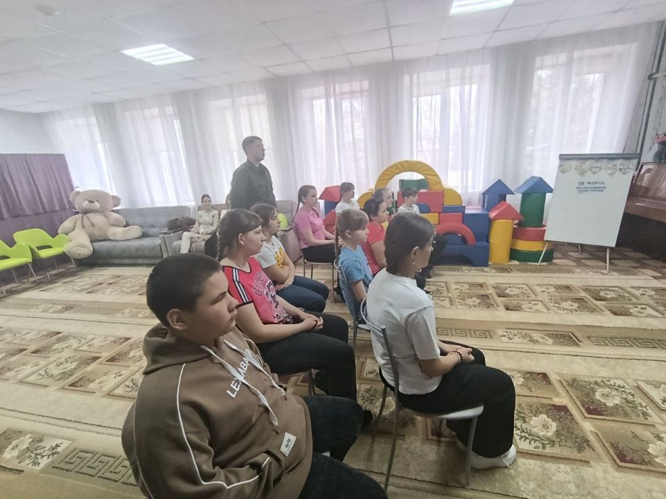 В Харцызске отметили День воссоединения Крыма с Россией В Харцызске отметили День воссоединения Крыма с Россией