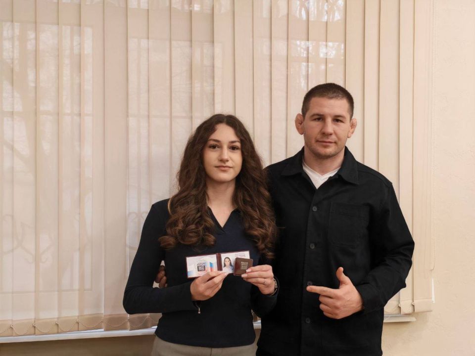 Вручил заслуженные удостоверения и значки «Мастер спорта России» 13 нашим талантливым спортсменам Вручил заслуженные удостоверения и значки «Мастер спорта России» 13 нашим талантливым спортсменам