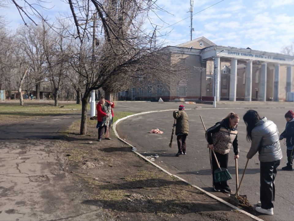 Сегодня, 19 марта 2026 года, в рамках проекта «Городская среда», реализуемого Единой Россией , жители Кировского района приняли участие в традиционной экологической акции «Чистый четверг» Сегодня, 19 марта 2026 года, в рамках проекта «Городская среда», реализуемого Единой Россией , жители Кировского района приняли участие в традиционной экологической акции «Чистый четверг»