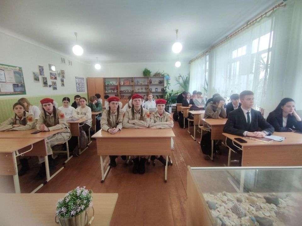 Губернатор Забайкалья провел открытый урок истории для детей из ДНР Губернатор Забайкалья провел открытый урок истории для детей из ДНР