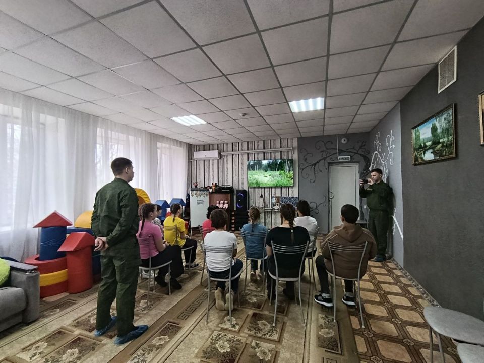 В Харцызске отметили День воссоединения Крыма с Россией В Харцызске отметили День воссоединения Крыма с Россией
