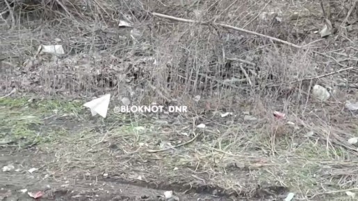 «Донснабкомплект» завалил мусорные площадки металлоломом: старые контейнеры не вывозят второй год