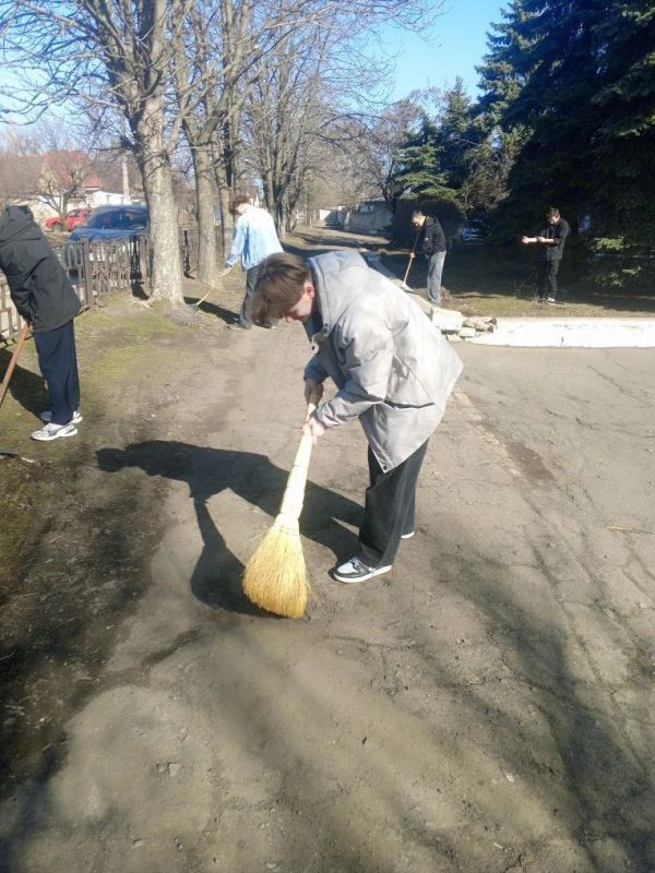 В Центрально-Городском внутригородском районе Макеевки прошла акция «Чистый четверг» в рамках партийного проекта «Городская среда» В Центрально-Городском внутригородском районе Макеевки прошла акция «Чистый четверг» в рамках партийного проекта «Городская среда»