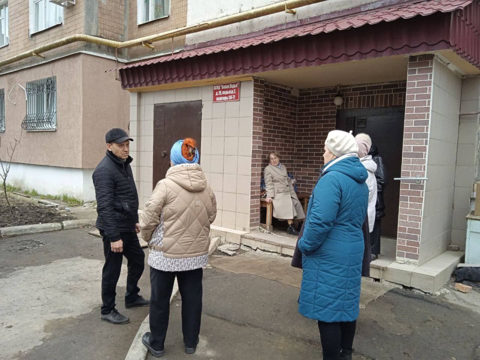 В общественной приемной Макеевского местного отделения Горняцкого района Всероссийской политической партии «Единая Россия» прием граждан провела депутат Народного Совета Донецкой Народной Республики Юлия Крюкова В общественной приемной Макеевского местного отделения Горняцкого района Всероссийской политической партии «Единая Россия» прием граждан провела депутат Народного Совета Донецкой Народной Республики Юлия Крюкова