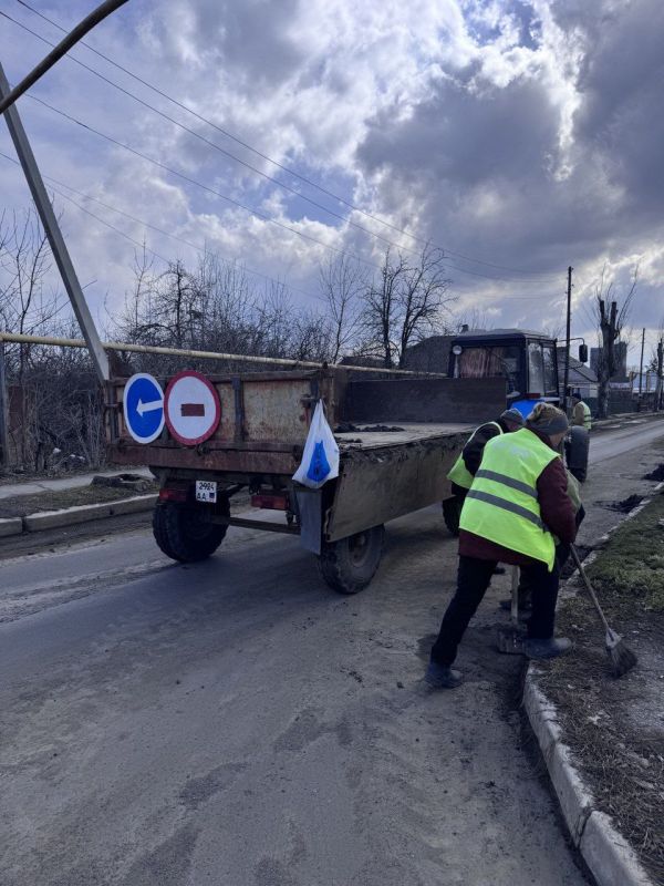 На 19.03.2026г. работниками МУП "ЭКОС" выполнены следующие виды работ: Вывоз мусора по ул. Скрипника. Дорожный смёт и уборка газонов от... На 19.03.2026г. работниками МУП "ЭКОС" выполнены следующие виды работ: Вывоз мусора по ул. Скрипника. Дорожный смёт и уборка газонов от...