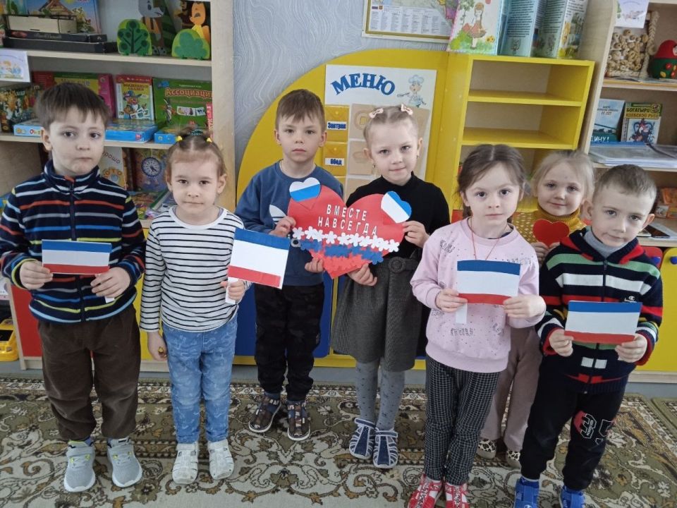В Кировском отмечают День воссоединения Крыма с Россией В Кировском отмечают День воссоединения Крыма с Россией