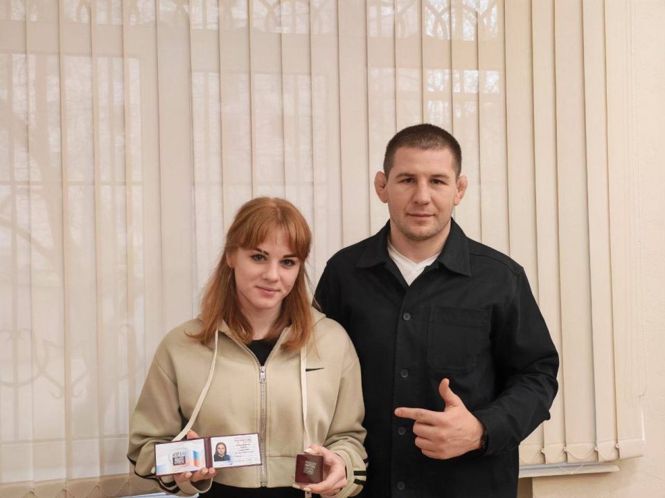 Вручил заслуженные удостоверения и значки «Мастер спорта России» 13 нашим талантливым спортсменам Вручил заслуженные удостоверения и значки «Мастер спорта России» 13 нашим талантливым спортсменам