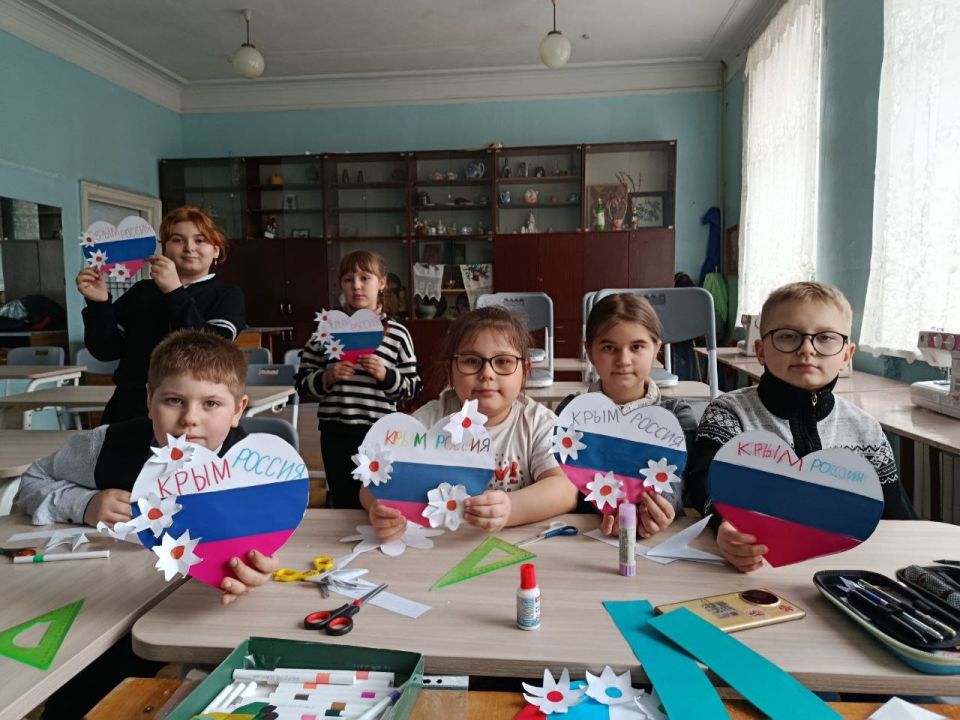 В Кировском отмечают День воссоединения Крыма с Россией В Кировском отмечают День воссоединения Крыма с Россией