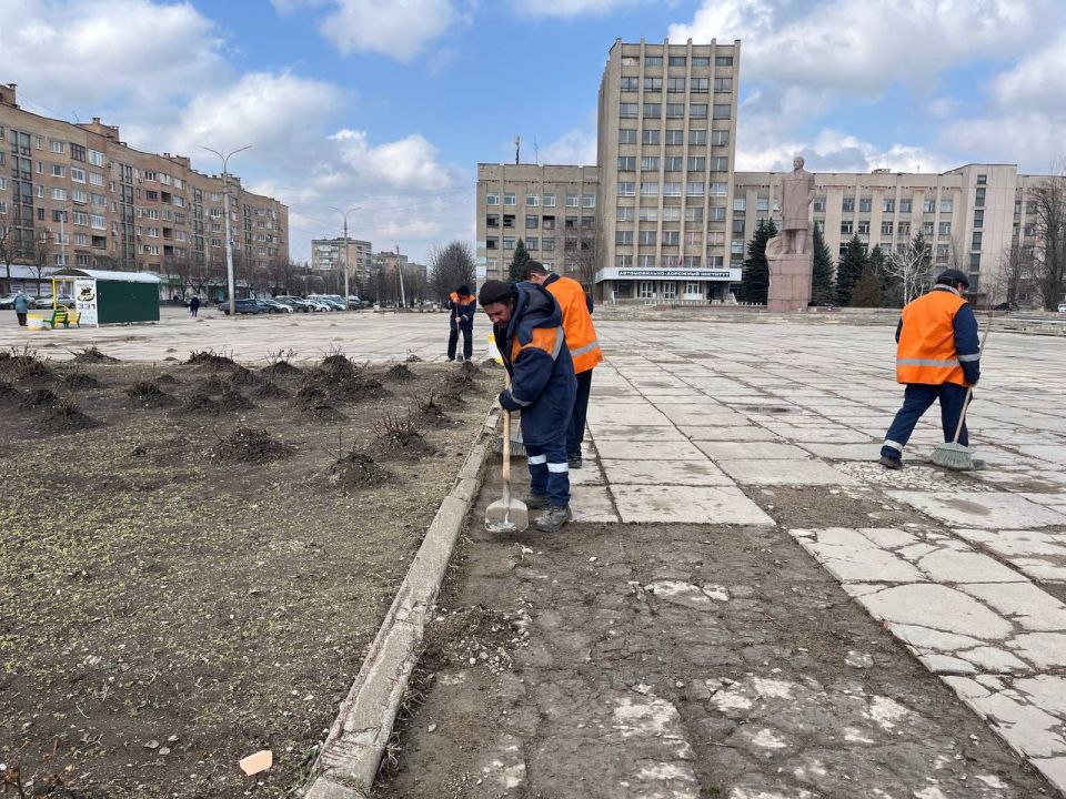 О работах МУП «Простор». Муниципальное унитарное предприятие «Простор» ежедневно выполняет все необходимые работы по содержанию городских улиц О работах МУП «Простор». Муниципальное унитарное предприятие «Простор» ежедневно выполняет все необходимые работы по содержанию городских улиц