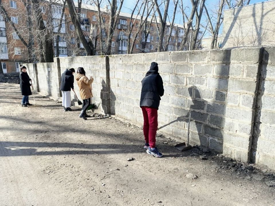 Александр Шатов: Жители Шахтерского округа присоединились к акции «Чистый четверг» Александр Шатов: Жители Шахтерского округа присоединились к акции «Чистый четверг»