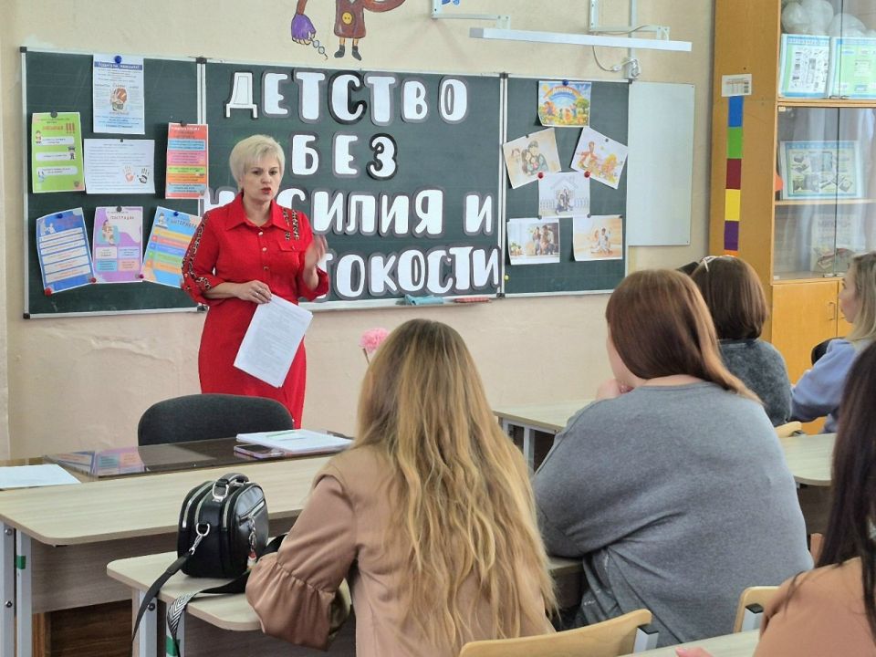 Чтобы оградить детей от жестокости и насилия, а также обеспечить соблюдение их прав, в образовательных учреждениях городкого округа Макеевка были организованы родительские собрания «Детство без насилия и жестокости» Чтобы оградить детей от жестокости и насилия, а также обеспечить соблюдение их прав, в образовательных учреждениях городкого округа Макеевка были организованы родительские собрания «Детство без насилия и жестокости»