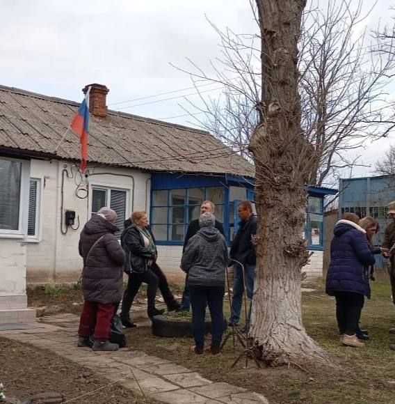 Глава муниципального образования Борис Трима совместно с председателем Мангушского муниципального совета Михаилом Ставруловым и депутатом Александром Трояном посетили село Захарьевка Глава муниципального образования Борис Трима совместно с председателем Мангушского муниципального совета Михаилом Ставруловым и депутатом Александром Трояном посетили село Захарьевка