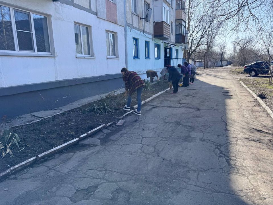 Александр Шатов: Жители Шахтерского округа присоединились к акции «Чистый четверг» Александр Шатов: Жители Шахтерского округа присоединились к акции «Чистый четверг»