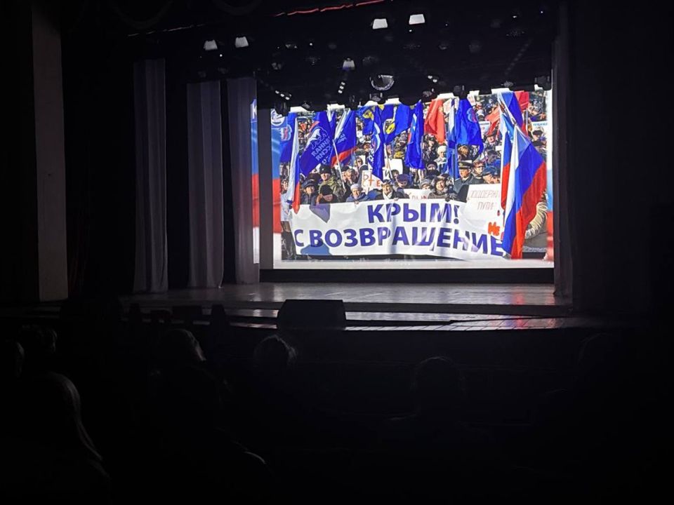 В Кировском отмечают День воссоединения Крыма с Россией В Кировском отмечают День воссоединения Крыма с Россией