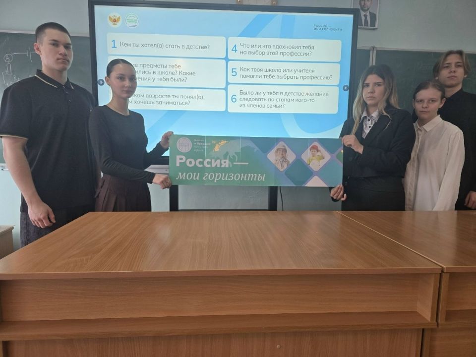 Ждановские школьники обсудили важность общения с родителями Ждановские школьники обсудили важность общения с родителями