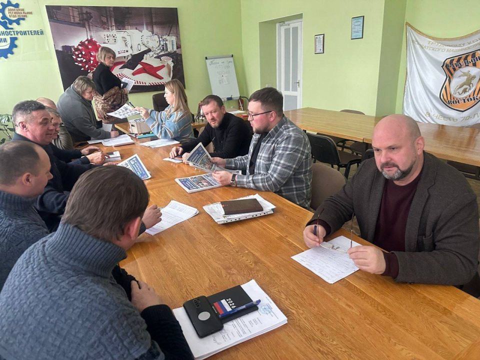 18 марта 2026 года депутаты Ясиноватского муниципального совета от фракции «Единая Россия» Ольга Безуглая, Владислав Мурай и Виталий Кухта провели встречи с населением, обсудив вопросы ЖКХ, транспорта, социальных выплат... 18 марта 2026 года депутаты Ясиноватского муниципального совета от фракции «Единая Россия» Ольга Безуглая, Владислав Мурай и Виталий Кухта провели встречи с населением, обсудив вопросы ЖКХ, транспорта, социальных выплат...