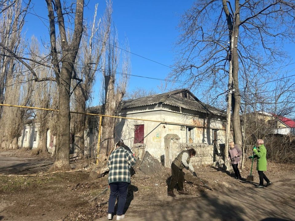 Жители Шахтерского округа присоединились к акции «Чистый четверг» Жители Шахтерского округа присоединились к акции «Чистый четверг»