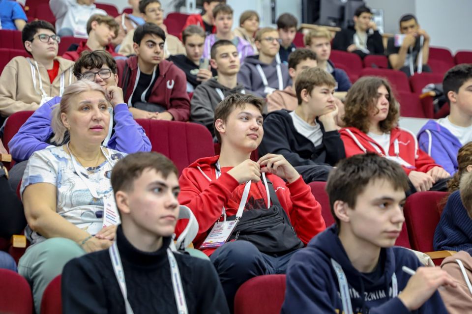 Математика объединяет: Донецкая Народная Республика принимает участие в XI Кавказской математической олимпиаде! Математика объединяет: Донецкая Народная Республика принимает участие в XI Кавказской математической олимпиаде!