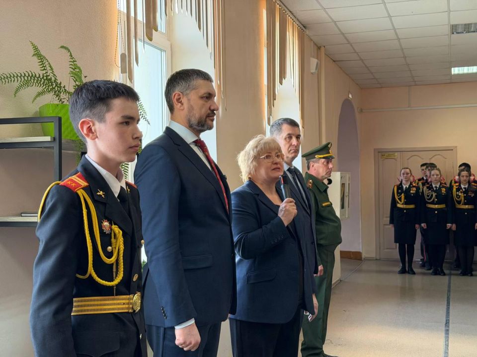 Губернатор Забайкалья провел открытый урок истории для детей из ДНР Губернатор Забайкалья провел открытый урок истории для детей из ДНР