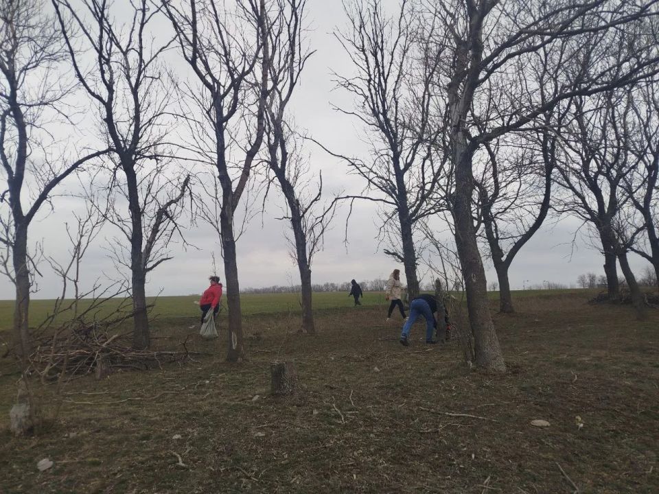 Общие усилия, общий результат: Субботник в сёлах Старобешевского округа Общие усилия, общий результат: Субботник в сёлах Старобешевского округа