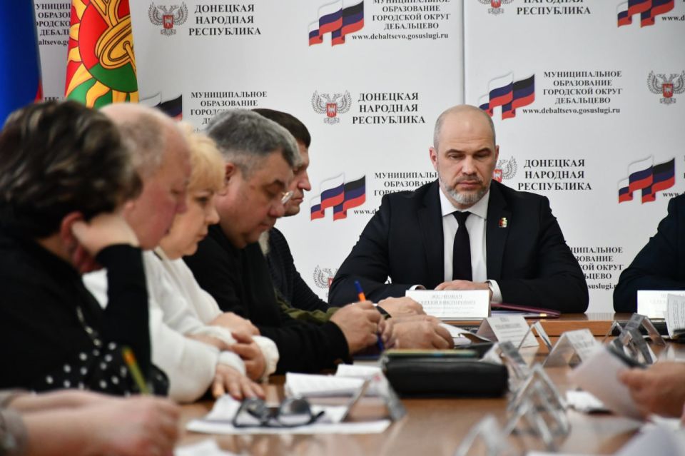Сегодня 19 марта 2026 года под председательством Сергея Шульженко состоялось 71-е очередное заседание Дебальцевского городского совета Сегодня 19 марта 2026 года под председательством Сергея Шульженко состоялось 71-е очередное заседание Дебальцевского городского совета