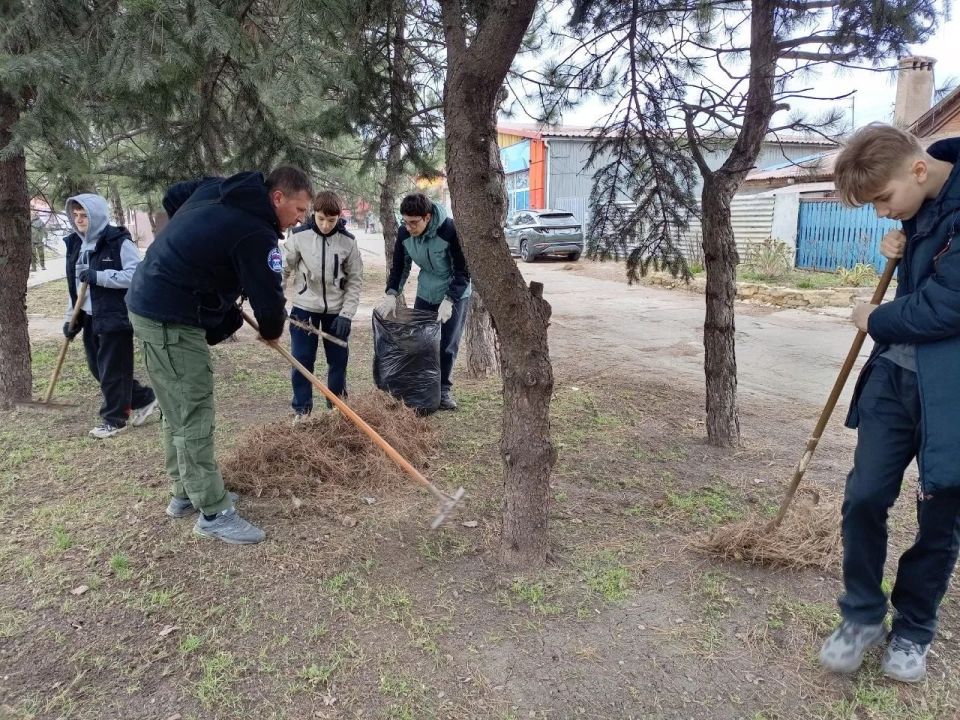 Антон Кольцов: Провели еженедельный общегородской субботник Антон Кольцов: Провели еженедельный общегородской субботник