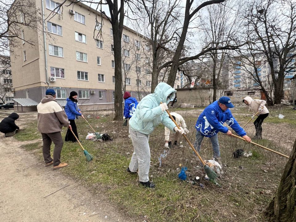 Антон Кольцов: Провели еженедельный общегородской субботник Антон Кольцов: Провели еженедельный общегородской субботник