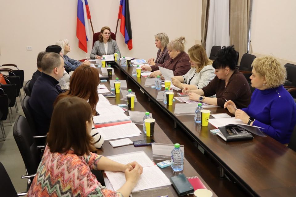 Лариса Толстыкина: Провела первое заседание Совета регионального движения ДНР «За медицину здорового долголетия» Лариса Толстыкина: Провела первое заседание Совета регионального движения ДНР «За медицину здорового долголетия»