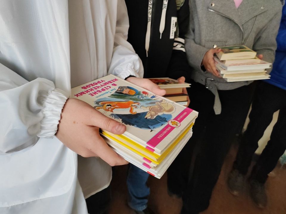 Наши ребята делают добро!. Ученики и участники из городского округа Торез приняли участие в Федеральной акции «Фонд знаний» Наши ребята делают добро!. Ученики и участники из городского округа Торез приняли участие в Федеральной акции «Фонд знаний»