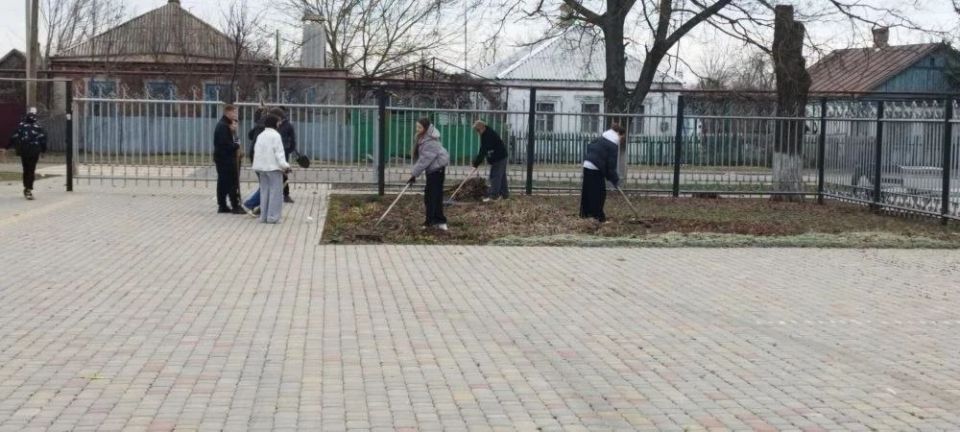 В рамках двухмесячника по благоустройству в Володарском муниципальном округе прошел субботник В рамках двухмесячника по благоустройству в Володарском муниципальном округе прошел субботник