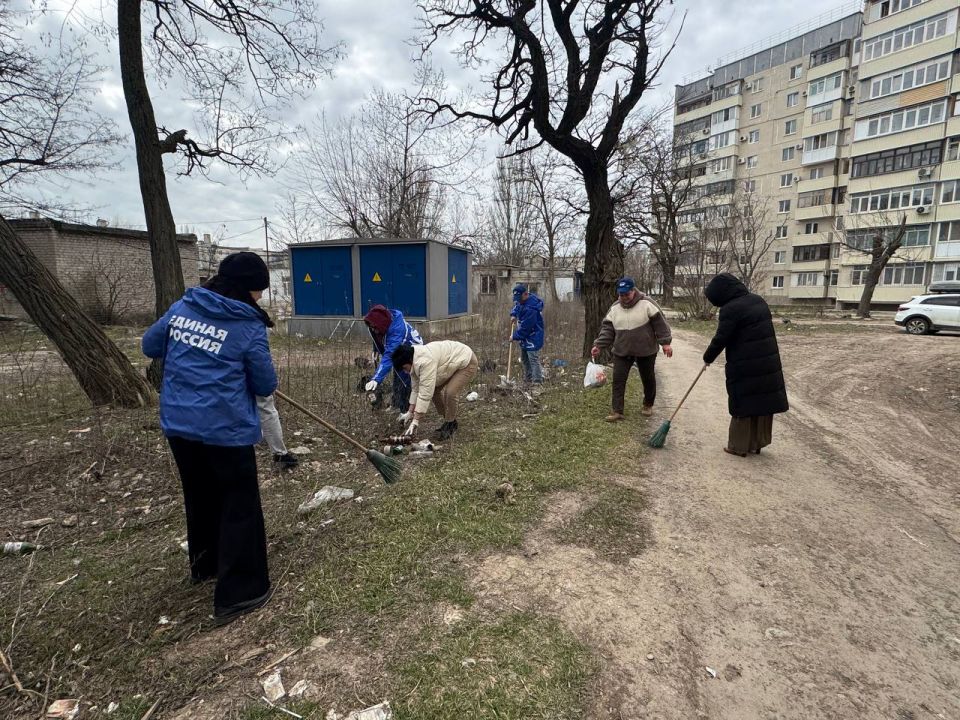 Антон Кольцов: Провели еженедельный общегородской субботник Антон Кольцов: Провели еженедельный общегородской субботник