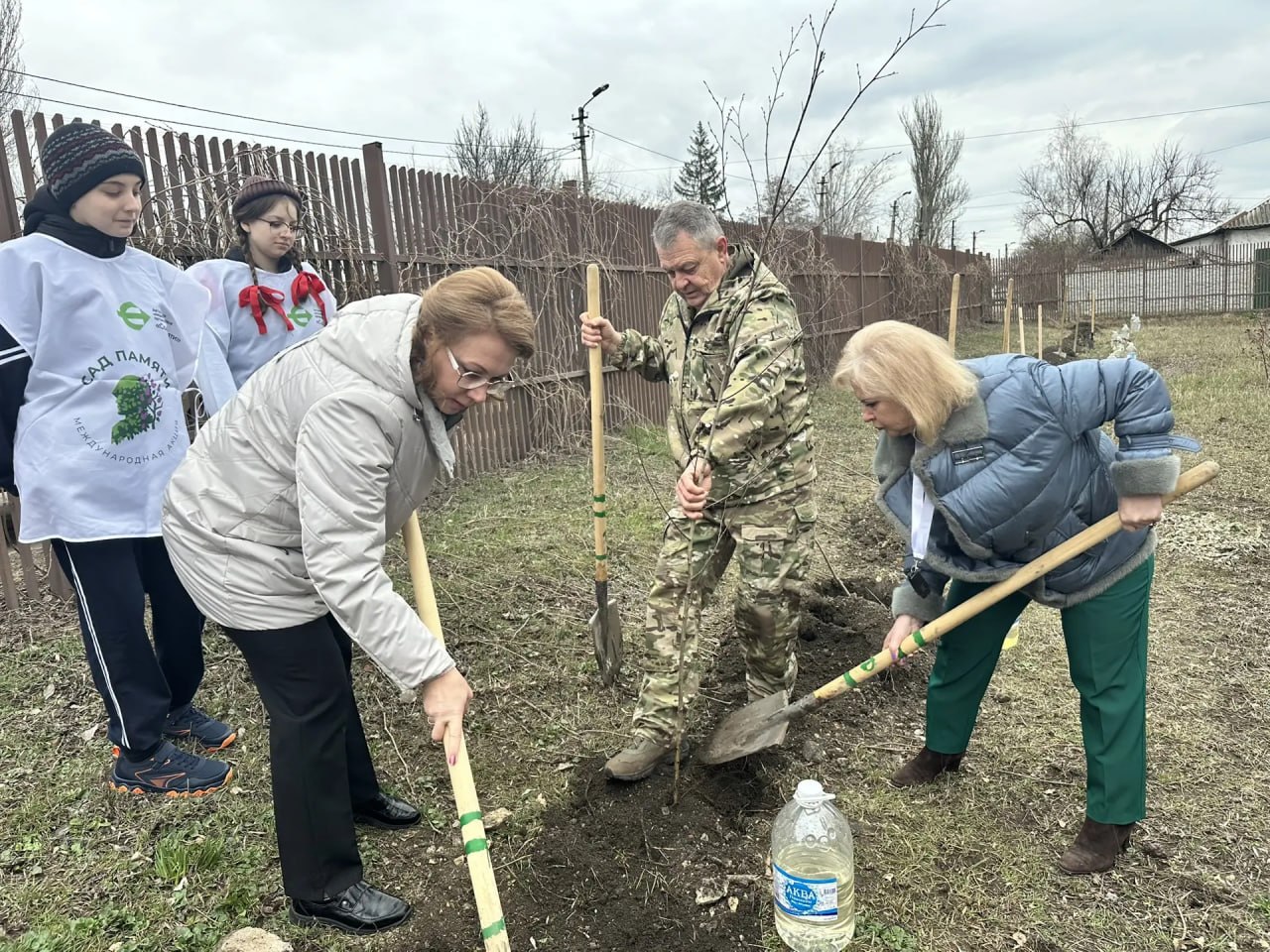 В преддверии Международного дня леса в Донецке заложили «Сад памяти» и открыли новое школьное лесничество В преддверии Международного дня леса в Донецке заложили «Сад памяти» и открыли новое школьное лесничество