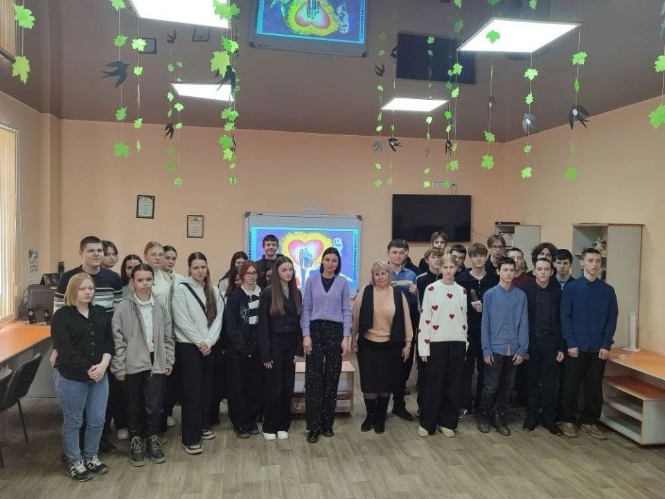 Сегодня, 20.03.2026 года, совместно с отделом культуры г.о. Дебальцево в молодёжном отделе МБУ "Мироновский поселковый ДК" прошла беседа "Профилактика ПАВ среди молодёжи" для учащихся старших классов ГБОУ "Мироновская... Сегодня, 20.03.2026 года, совместно с отделом культуры г.о. Дебальцево в молодёжном отделе МБУ "Мироновский поселковый ДК" прошла беседа "Профилактика ПАВ среди молодёжи" для учащихся старших классов ГБОУ "Мироновская...