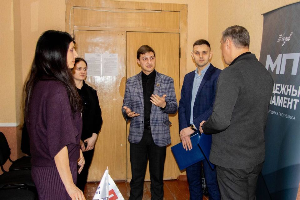 Подписали соглашение с Дворцом культуры шахты им. Абакумова Подписали соглашение с Дворцом культуры шахты им. Абакумова